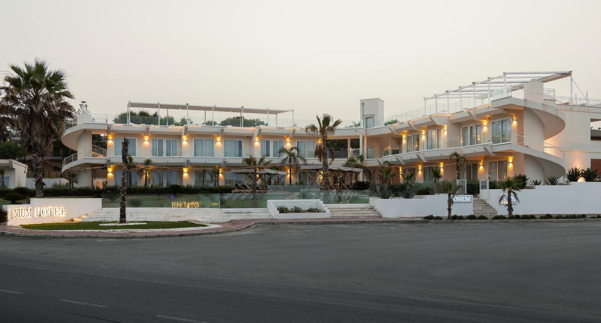 Jonium Hotel - Amazing Sea View And Swimming Pool ปุลซาโน ภายนอก รูปภาพ